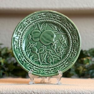 Bordallo Pinheiro Green Pomegranate Salad Plate Majolica Jay Willfred 8 1/4”